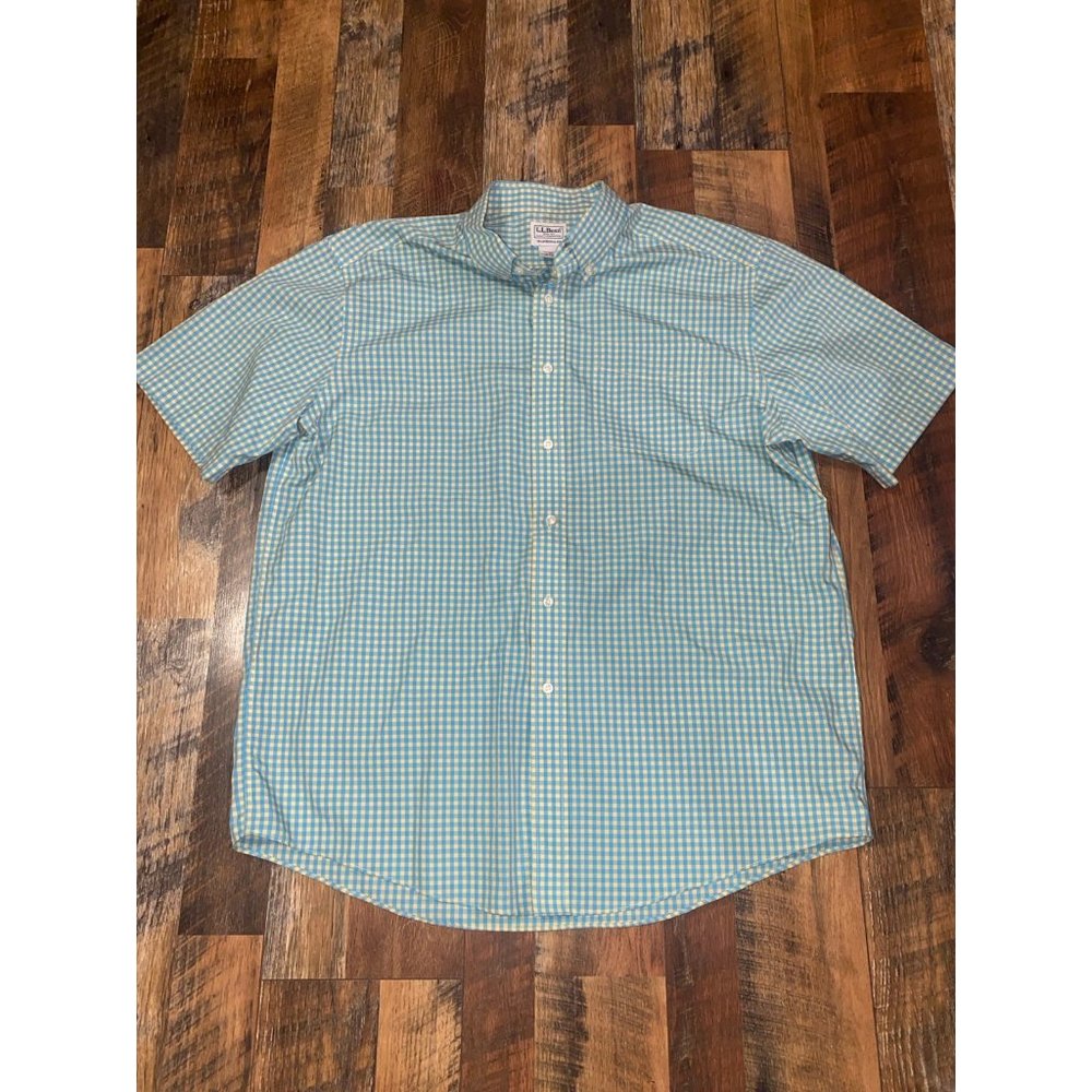 L.L. Bean lightweight men’s traditional fit shirt‎